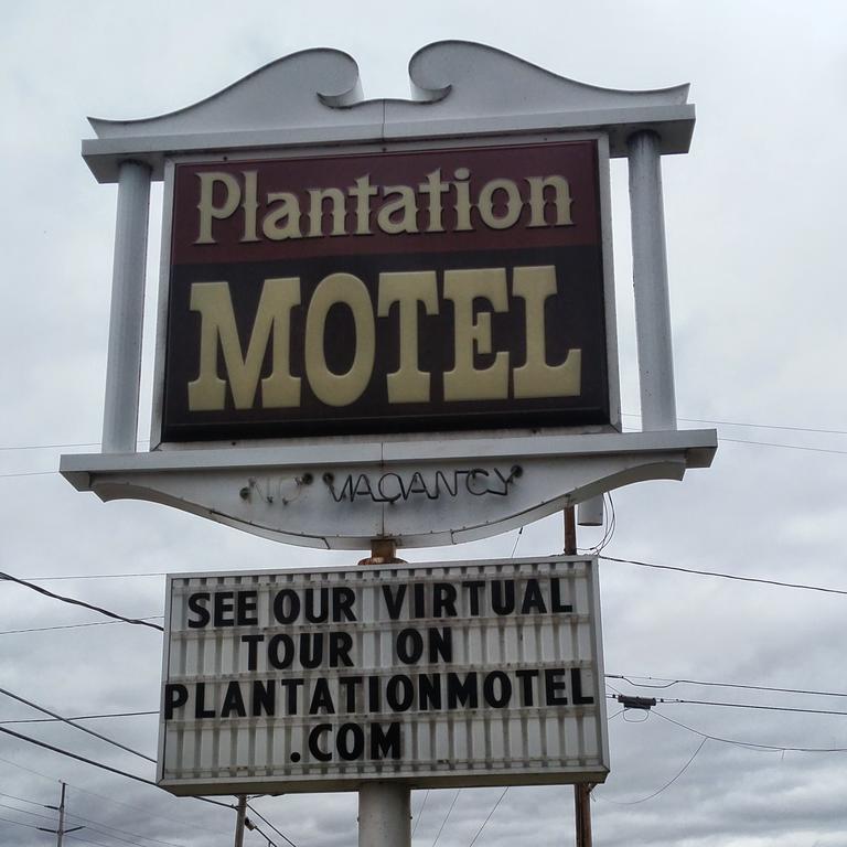 Plantation Motel Huron Exterior photo